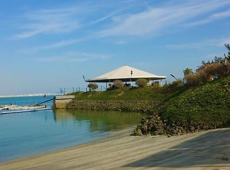 C Hotel Манама Экстерьер фото